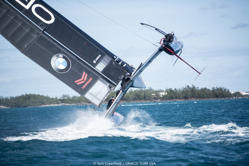  America's Cup News  'Oracle' capsized