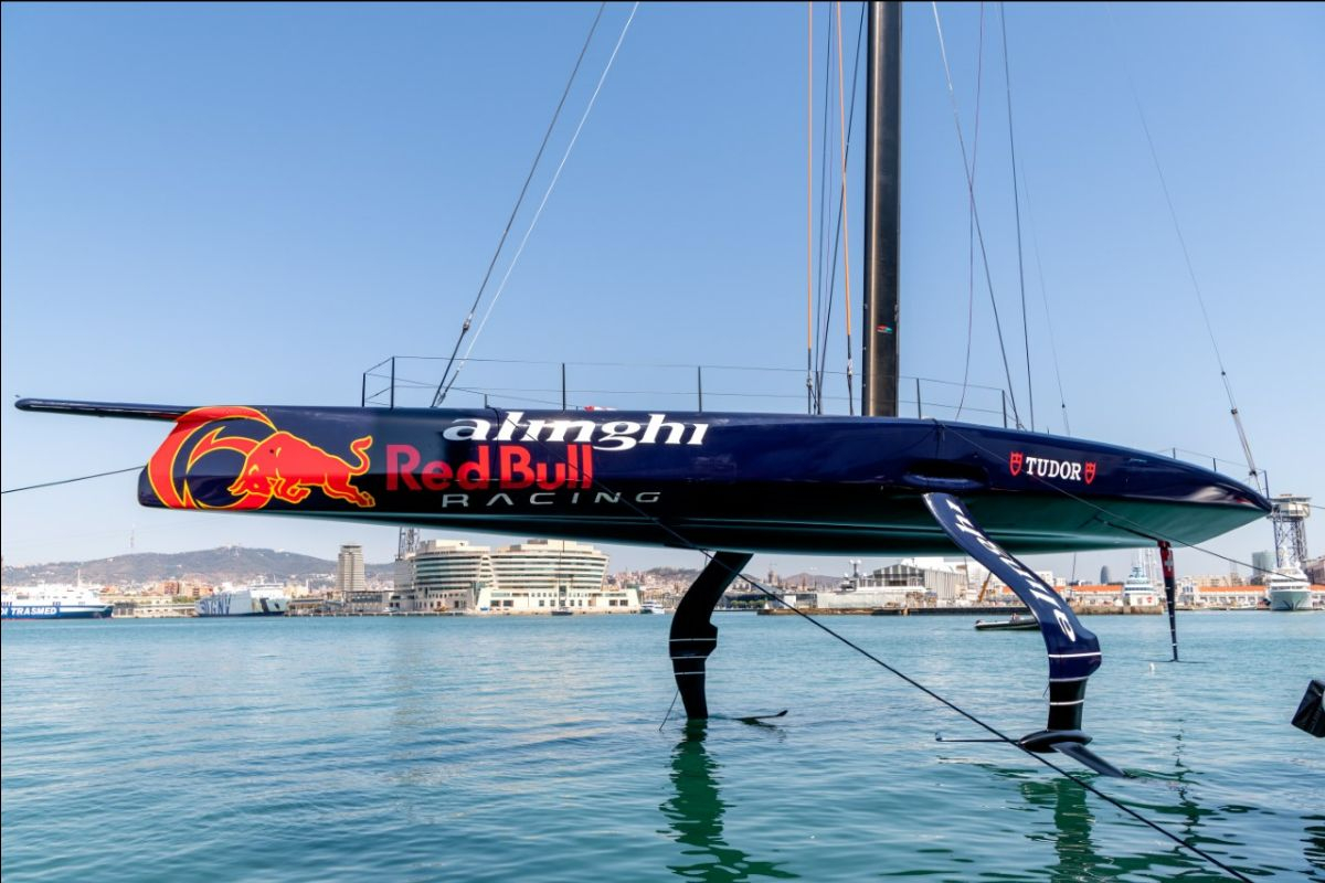  America's Cup  AlinghiRedBull als erstes Team in Barcelona