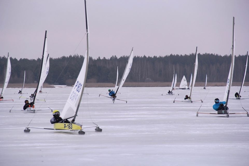  IceSailing  DN European + World Championship  Sweden, with five USA sleds