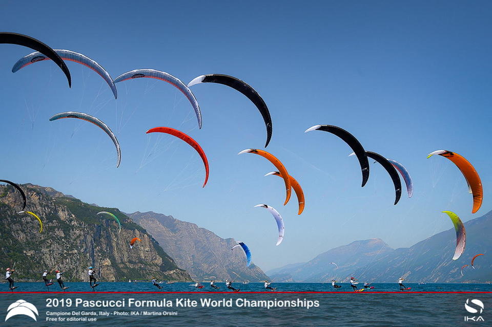  Kite Boarding  Formula Kite World Championship  Day 4  Campione del Garda ITA  Racing resumes in Gold, Silver, Bronzefleets 