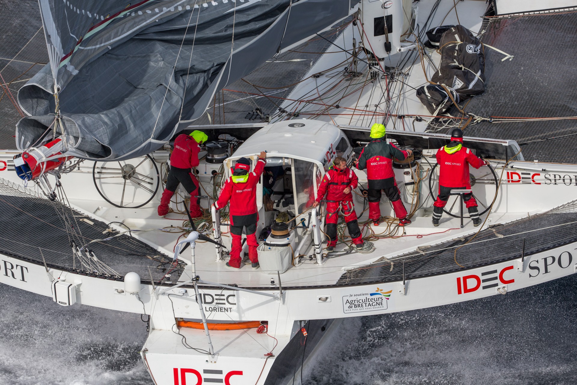  Trophee Jules Verne  Trimaran IDEC  Day 27  record at Cape Horn !