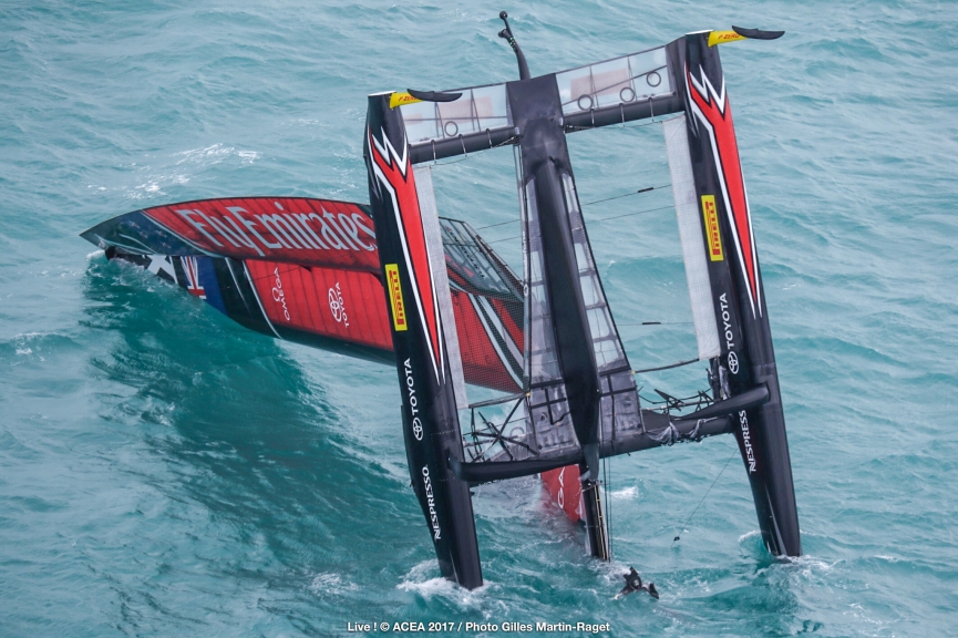  AC50Catamaran  Louis Vuitton Cup  Hamilton BER  Day 8, Team NZL capsize
