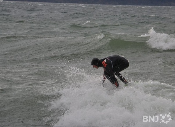  Wave Surfing  now also on Lake Neuchâtel SUI