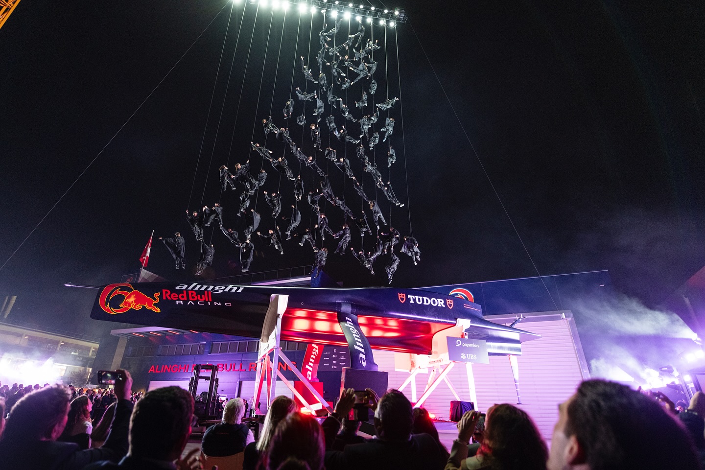  America's Cup News - Alinghi-Red-Bull présent le bateau définitif